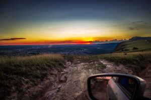 Como Dirigir com Segurança em Estradas de Terra: Dicas Essenciais