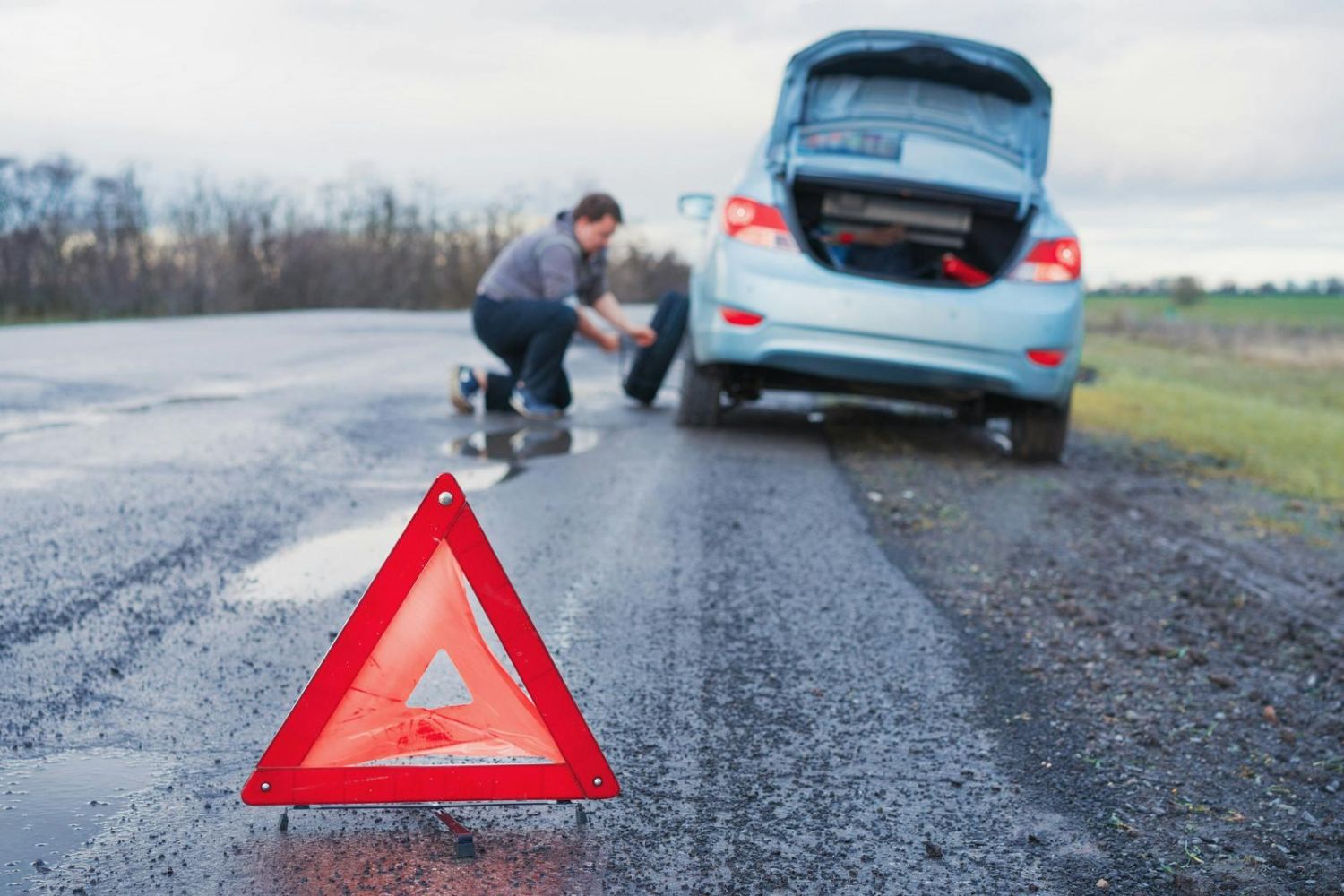 Pneu Furou na Estrada: O Que Fazer com Segurança?